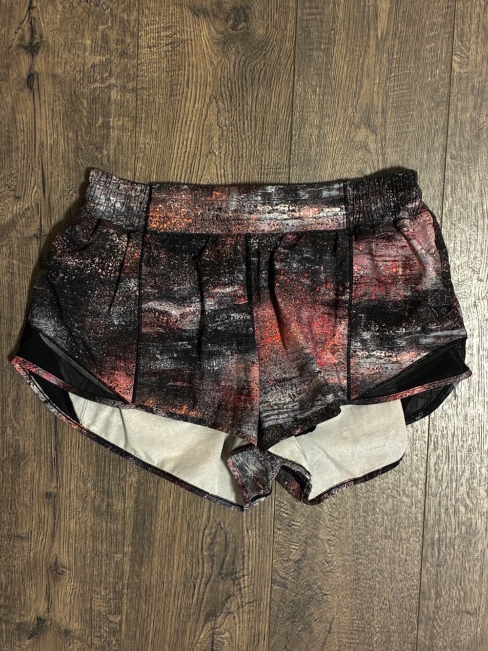 Lululemon Hotty Hot Short I| *2.5" - Size: 10